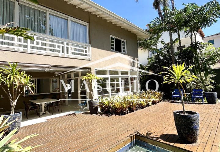 Casa a venda com 4 Suites na praia de maresias