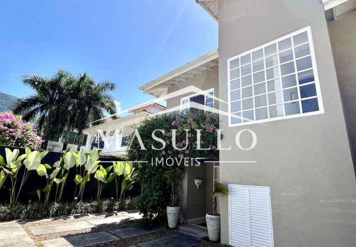 Casa a venda com 4 Suites na praia de maresias