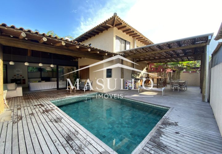 Casa a venda com seis quartos em Condominio fechado Maresias