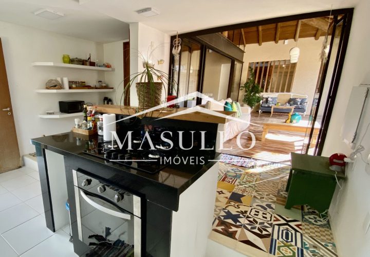Casa a venda com seis quartos em Condominio fechado Maresias