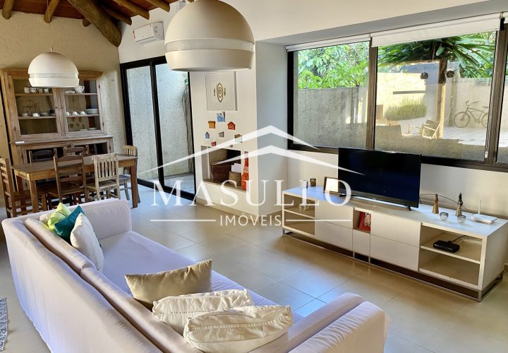 Casa a venda com seis quartos em Condominio fechado Maresias