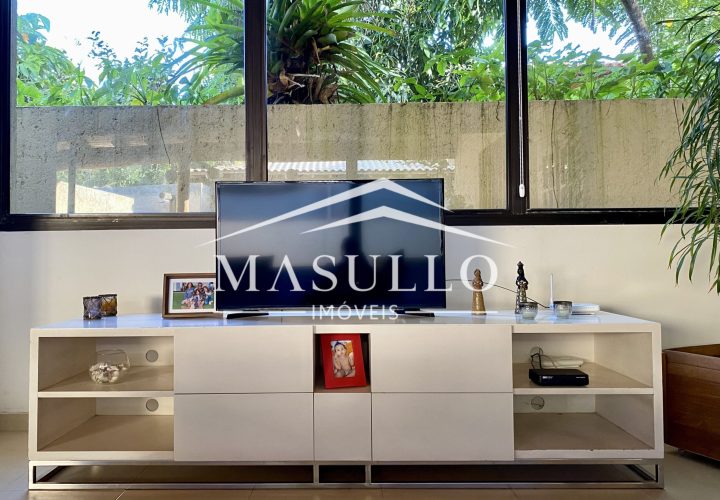 Casa a venda com seis quartos em Condominio fechado Maresias